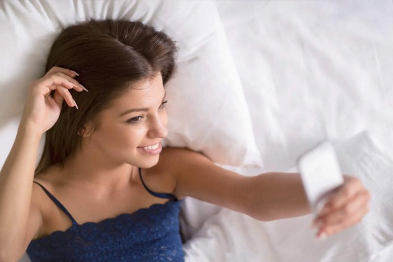 Brunette sex text chat Brunette Sexting Contacts